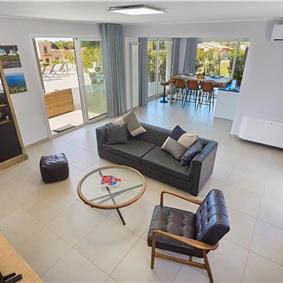 5 bedroom villa with infinity pool, Castellammare del Golfo, sleeps 9